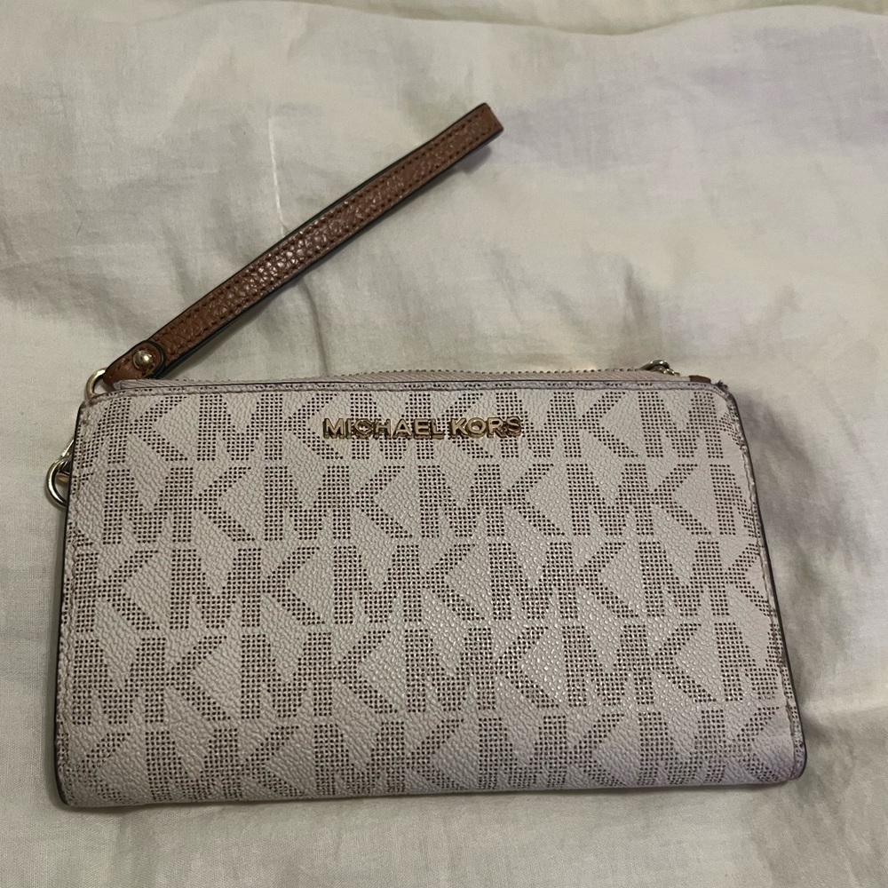 Gently used Michael Kors wallet in great condition